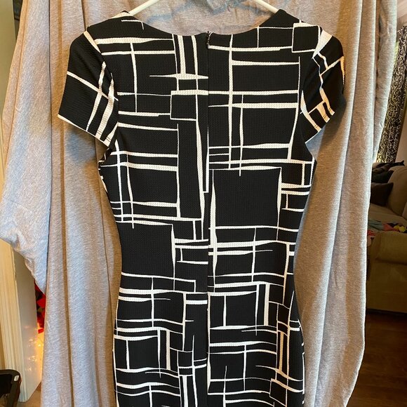 Lulus Black and Ivory Print Midi Dress Sz SMALL - Picture 3 of 8